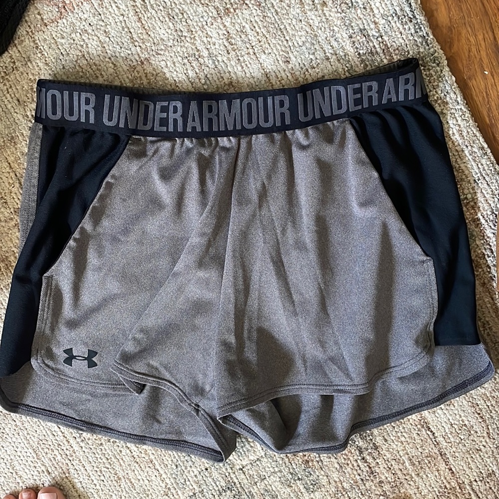 Under Armour shorts size medium no tag!